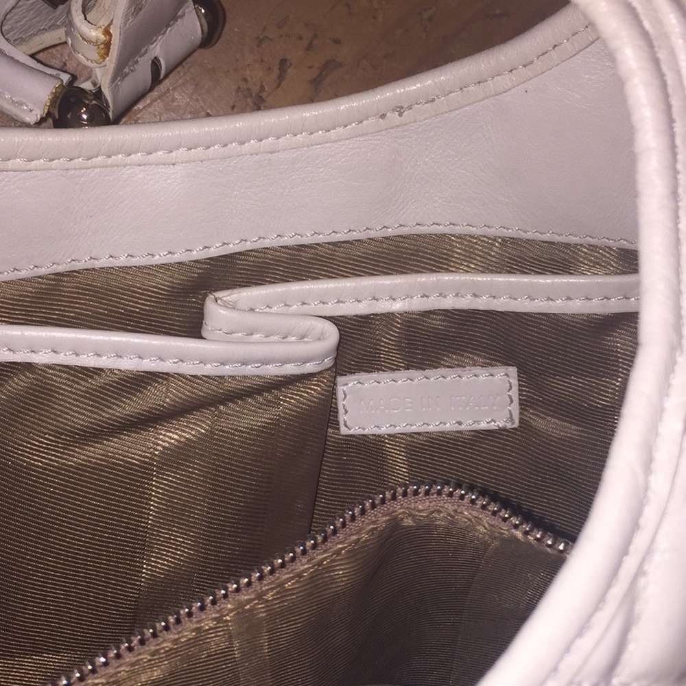 RARE! White BURBERRY quilted leather LUXE shoulder bag with lock & key & dustbag - Picture 7 of 10